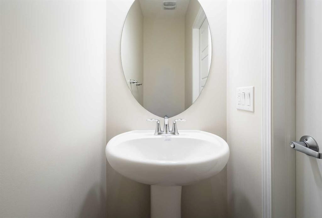 271 Windford Crescent Sw, Airdrie, AB - Indoor Photo Showing Bathroom