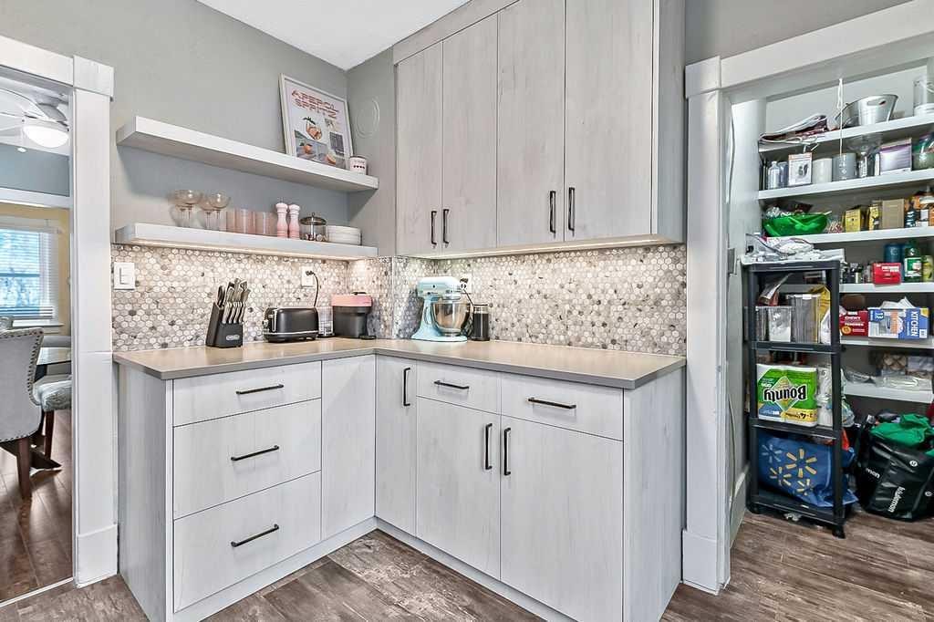 3510 21 Street Sw, Calgary, AB - Indoor