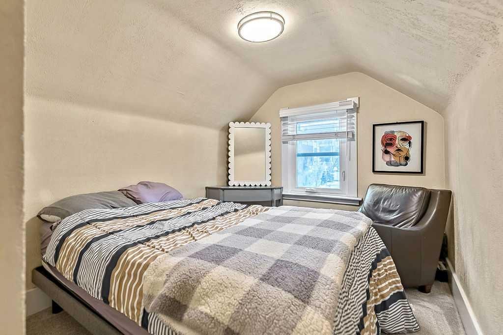 3510 21 Street Sw, Calgary, AB - Indoor Photo Showing Bedroom