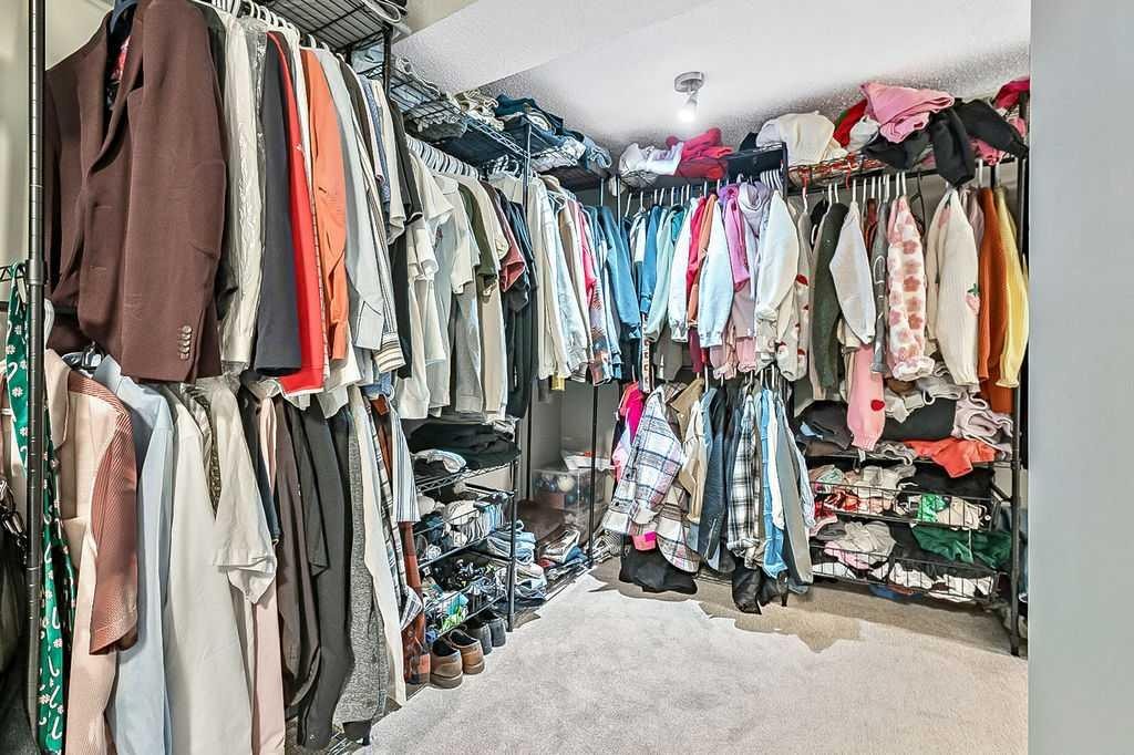 3510 21 Street Sw, Calgary, AB - Indoor With Storage