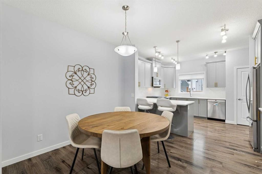 27 Masters Manor Se, Calgary, AB - Indoor Photo Showing Kitchen With Upgraded Kitchen