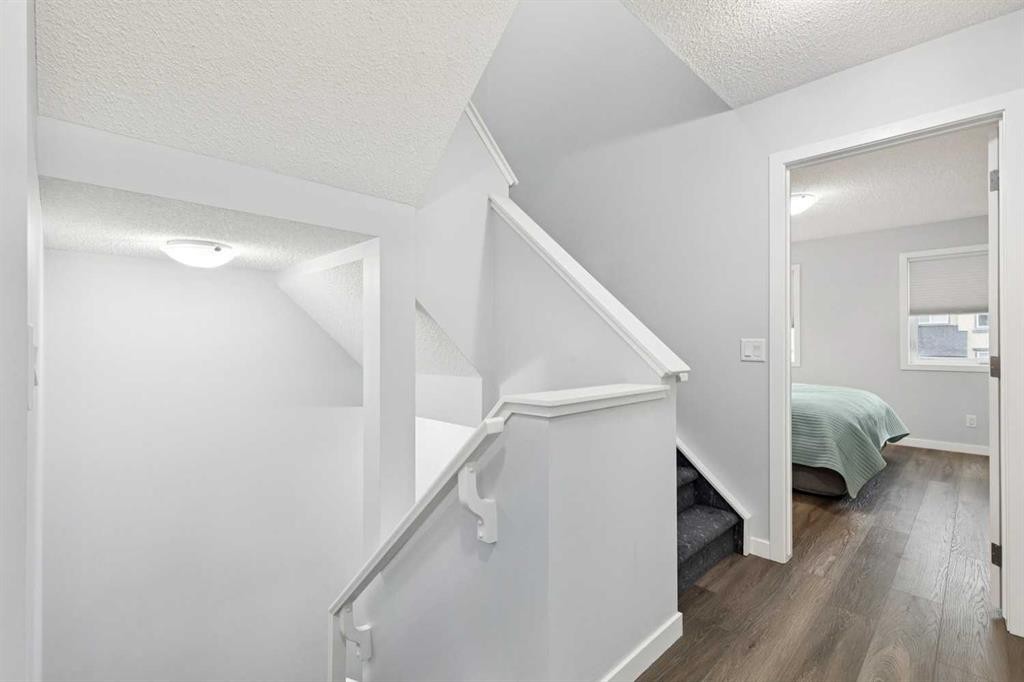 27 Masters Manor Se, Calgary, AB - Indoor Photo Showing Bedroom