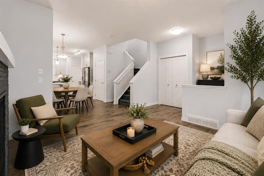 27 Masters Manor Se, Calgary, AB - Indoor Photo Showing Other Room