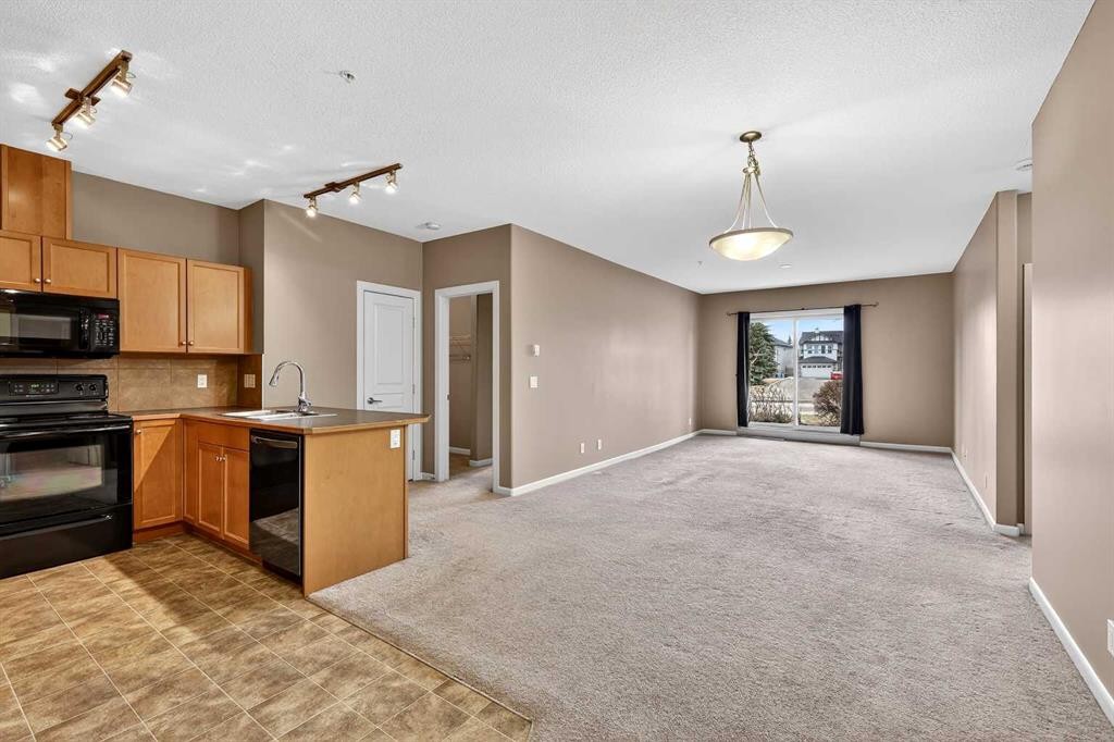 137-52 Cranfield Link Se, Calgary, AB - Indoor Photo Showing Kitchen