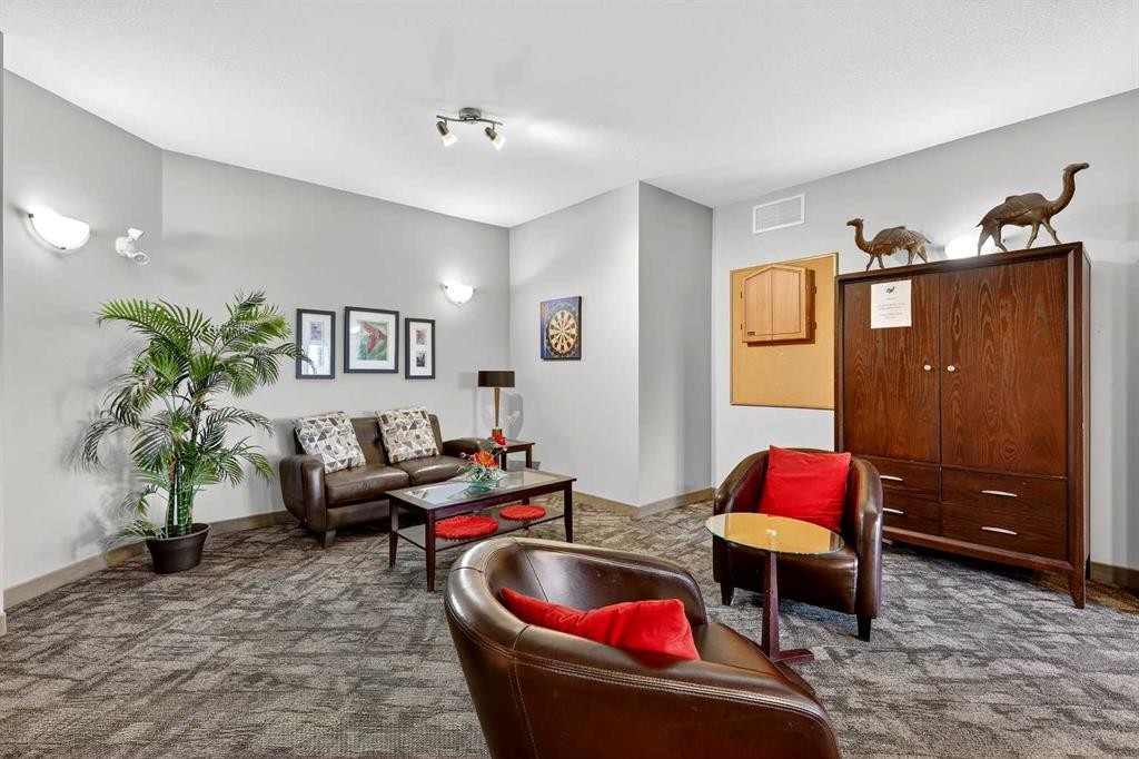 137-52 Cranfield Link Se, Calgary, AB - Indoor Photo Showing Living Room