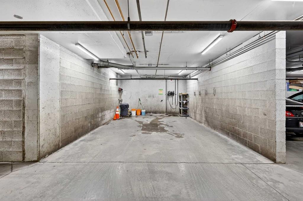 137-52 Cranfield Link Se, Calgary, AB - Indoor Photo Showing Garage