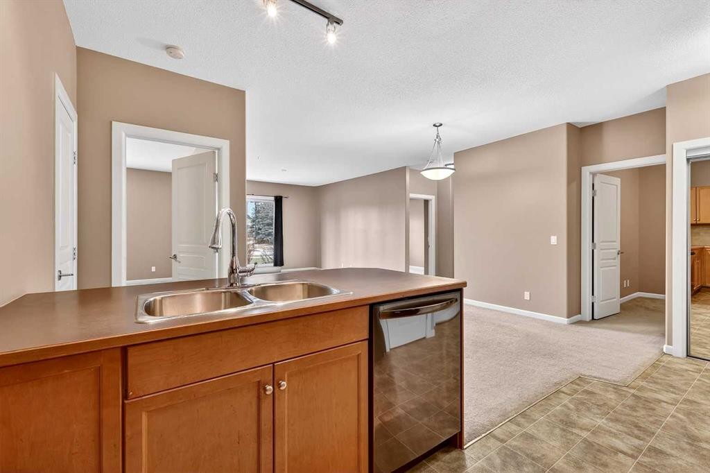 137-52 Cranfield Link Se, Calgary, AB - Indoor Photo Showing Kitchen With Double Sink