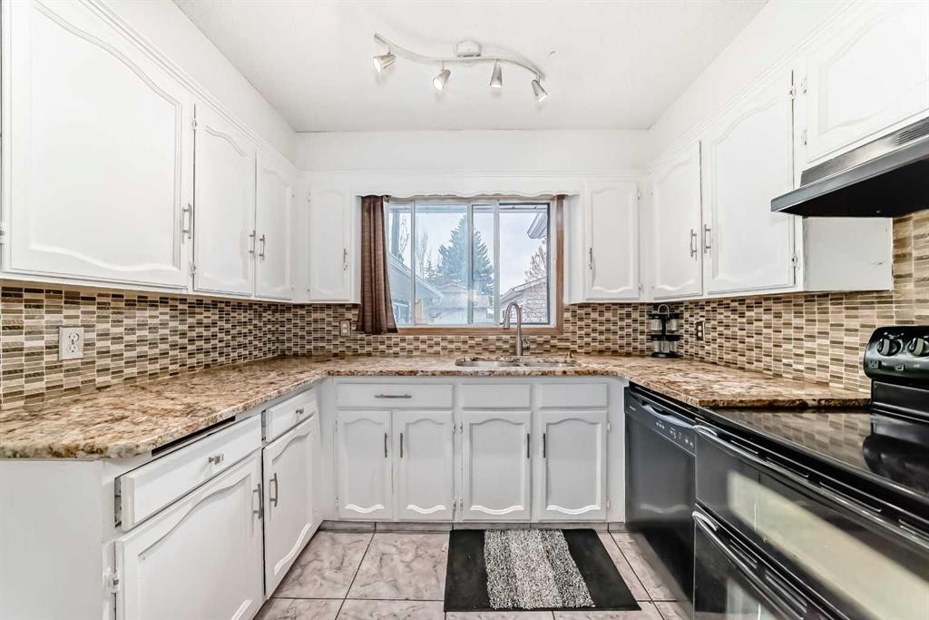 5411 Temple Road Ne, Calgary, AB - Indoor Photo Showing Kitchen