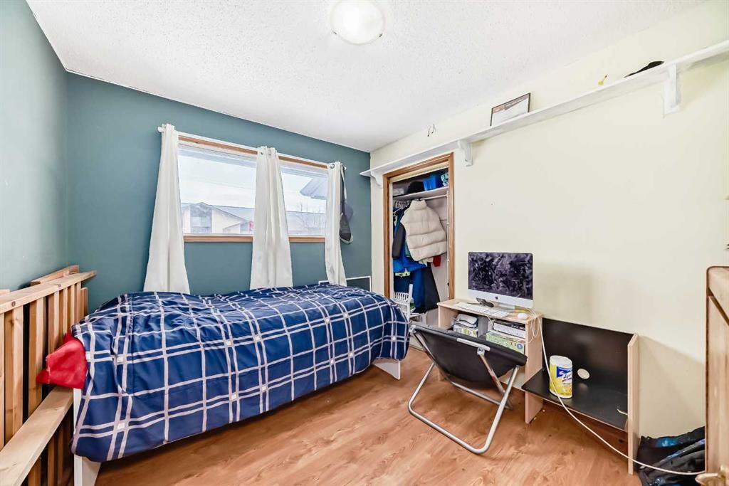 5411 Temple Road Ne, Calgary, AB - Indoor Photo Showing Bedroom