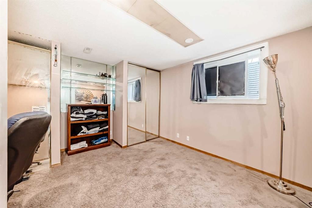 5411 Temple Road Ne, Calgary, AB - Indoor Photo Showing Other Room