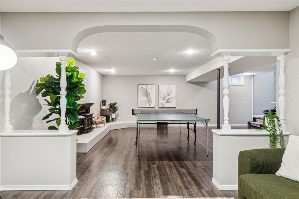 931 Parkwood Drive Se, Calgary, AB - Indoor Photo Showing Other Room