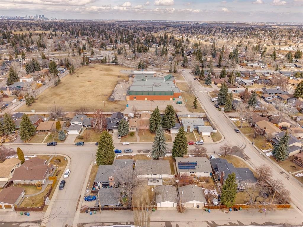 931 Parkwood Drive Se, Calgary, AB - Outdoor With View
