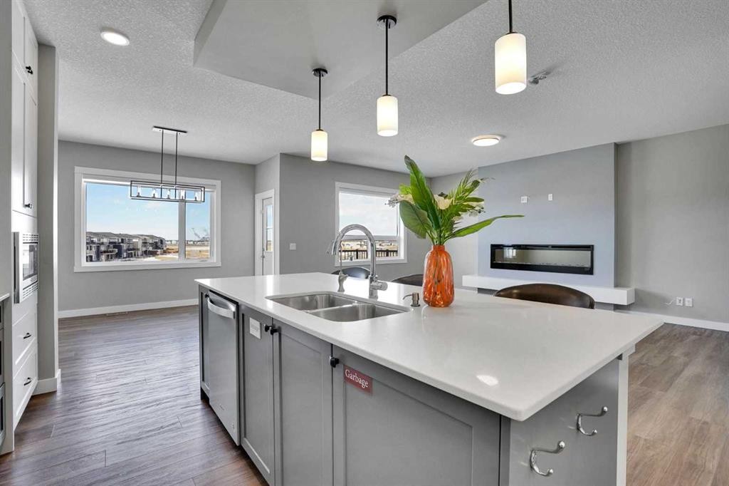 47 Corner Meadows Row Ne, Calgary, AB - Indoor Photo Showing Kitchen With Double Sink