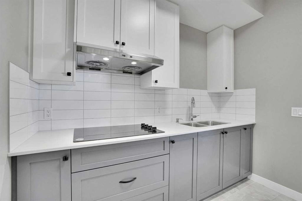 47 Corner Meadows Row Ne, Calgary, AB - Indoor Photo Showing Kitchen With Double Sink