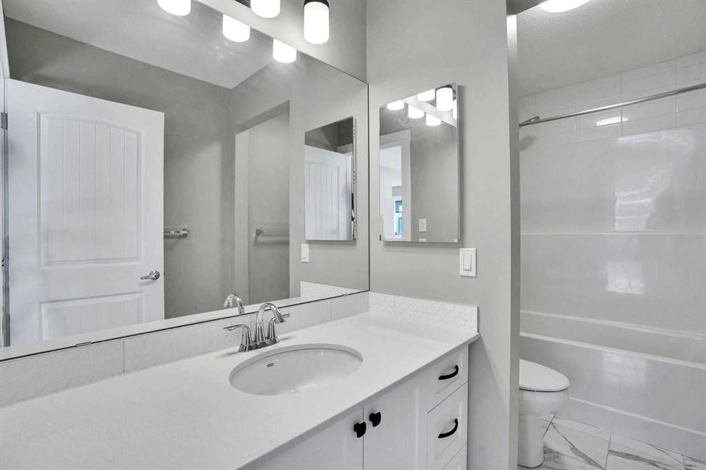 47 Corner Meadows Row Ne, Calgary, AB - Indoor Photo Showing Bathroom