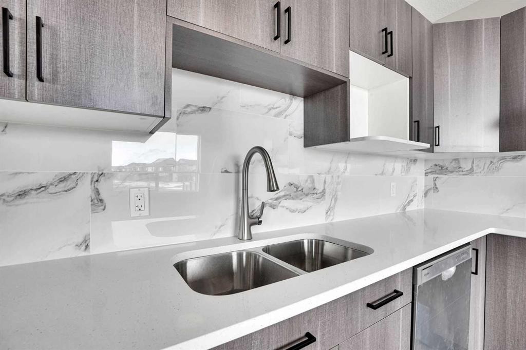 47 Corner Meadows Row Ne, Calgary, AB - Indoor Photo Showing Kitchen With Double Sink