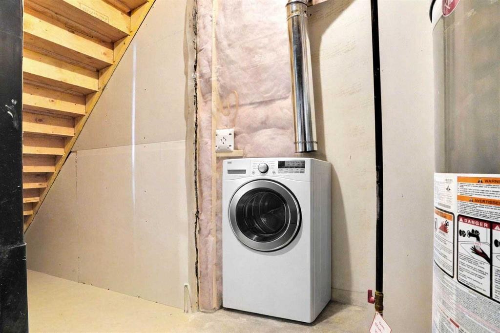 47 Corner Meadows Row Ne, Calgary, AB - Indoor Photo Showing Laundry Room