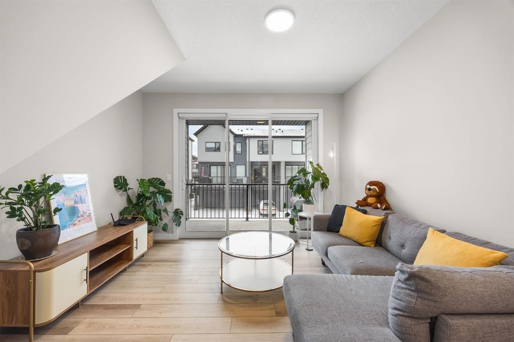 306 Evanscrest Square Nw, Calgary, AB - Indoor Photo Showing Living Room
