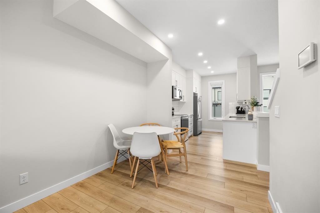 306 Evanscrest Square Nw, Calgary, AB - Indoor Photo Showing Dining Room