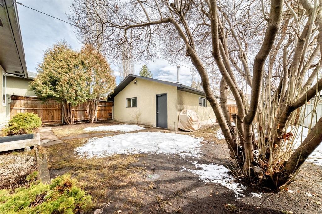 1277 Lake Sylvan Drive Se, Calgary, AB - Outdoor