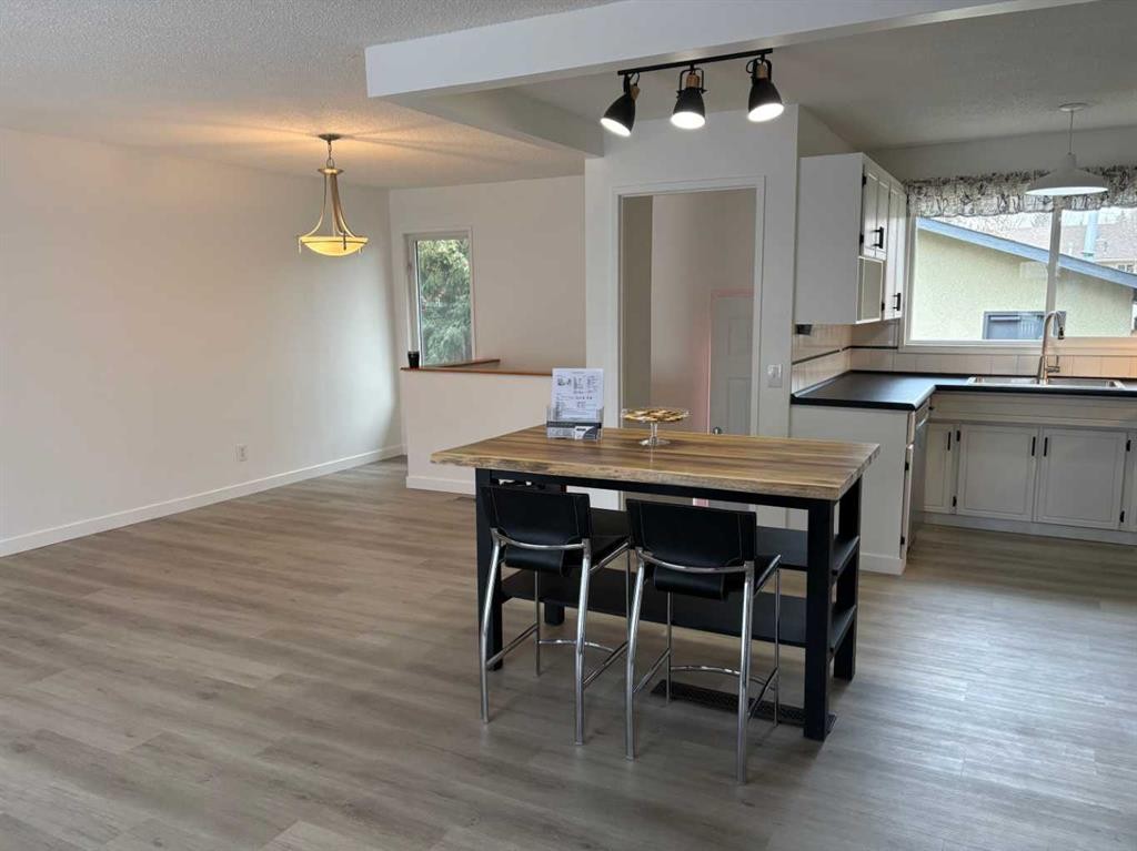 1277 Lake Sylvan Drive Se, Calgary, AB - Indoor Photo Showing Dining Room