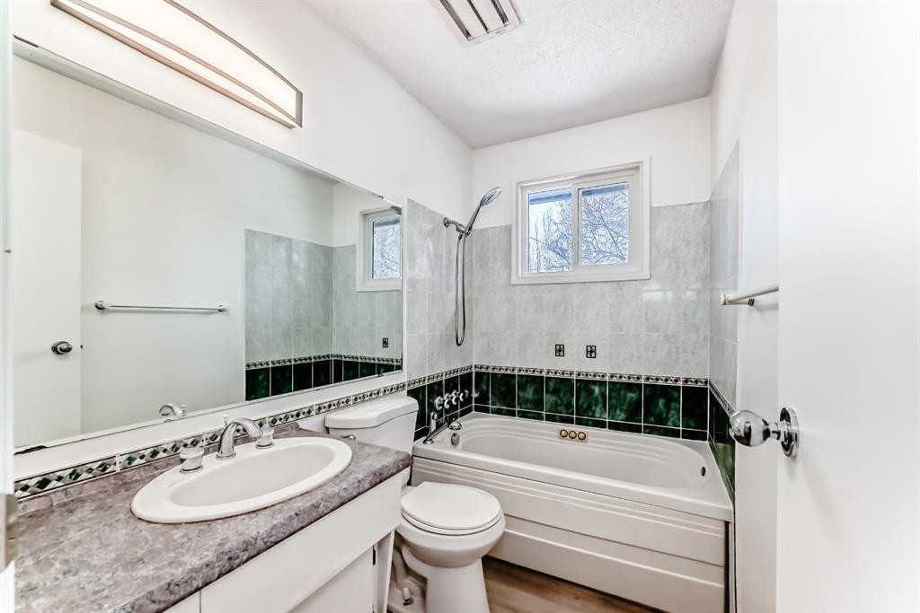 1277 Lake Sylvan Drive Se, Calgary, AB - Indoor Photo Showing Bathroom