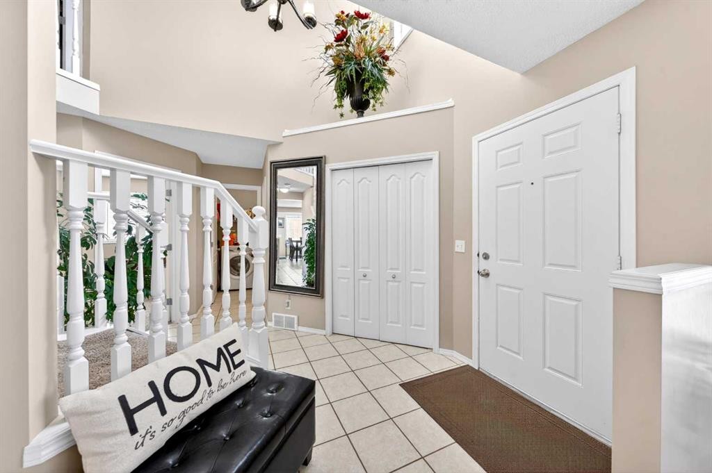 238 Royal Birch View Nw, Calgary, AB - Indoor Photo Showing Other Room