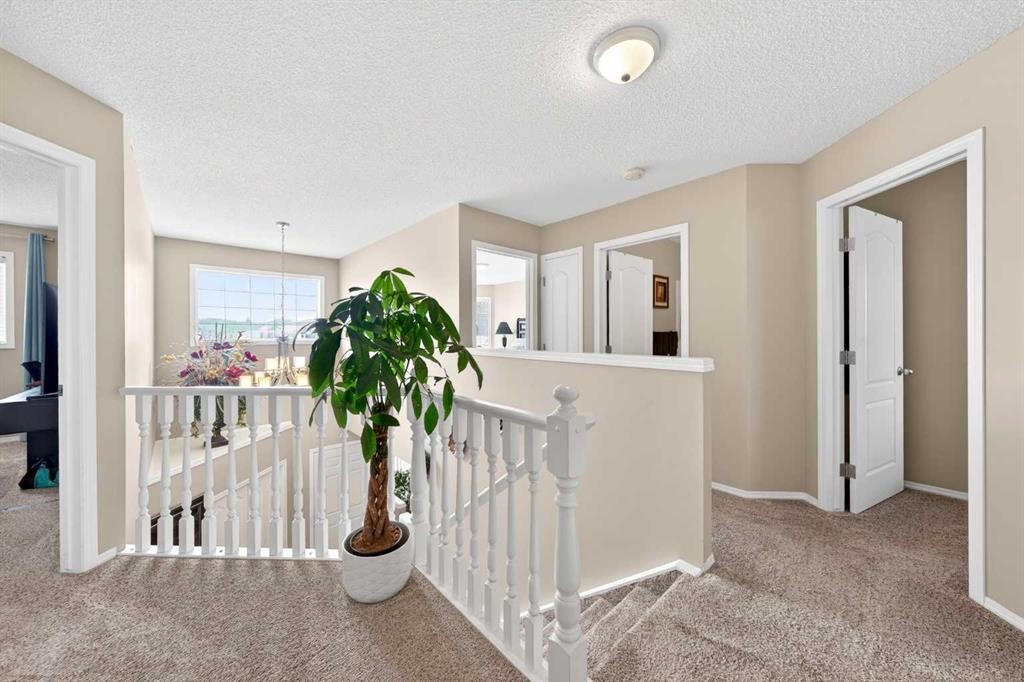 238 Royal Birch View Nw, Calgary, AB - Indoor Photo Showing Other Room