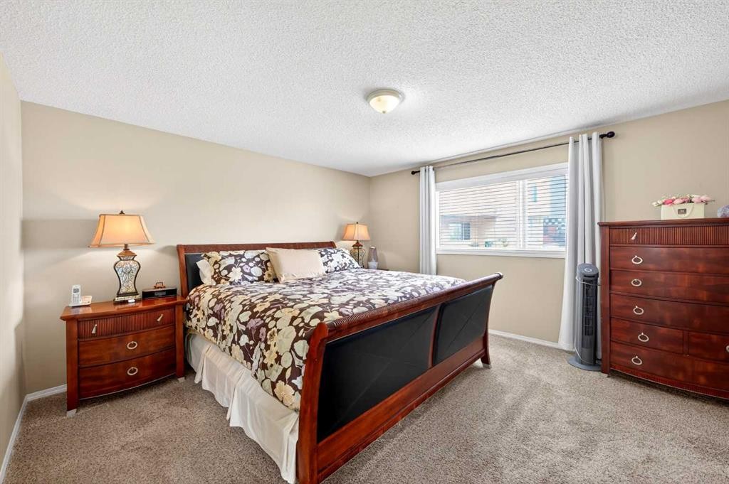 238 Royal Birch View Nw, Calgary, AB - Indoor Photo Showing Bedroom