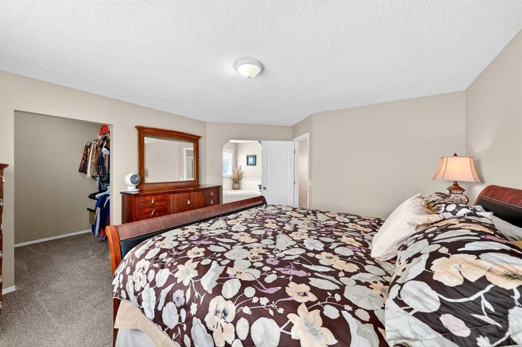 238 Royal Birch View Nw, Calgary, AB - Indoor Photo Showing Bedroom