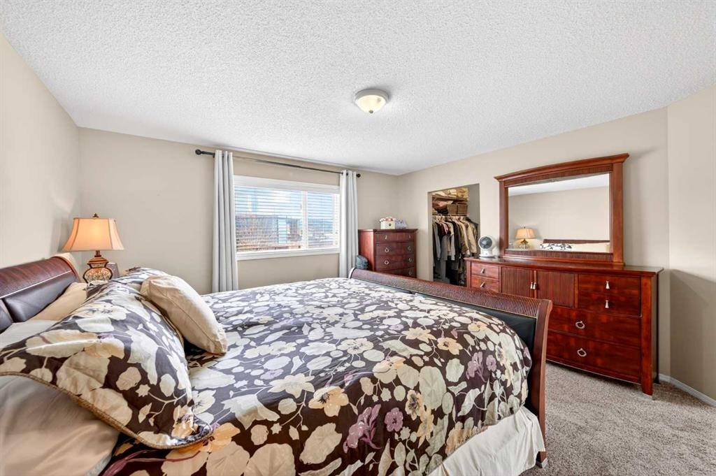 238 Royal Birch View Nw, Calgary, AB - Indoor Photo Showing Bedroom