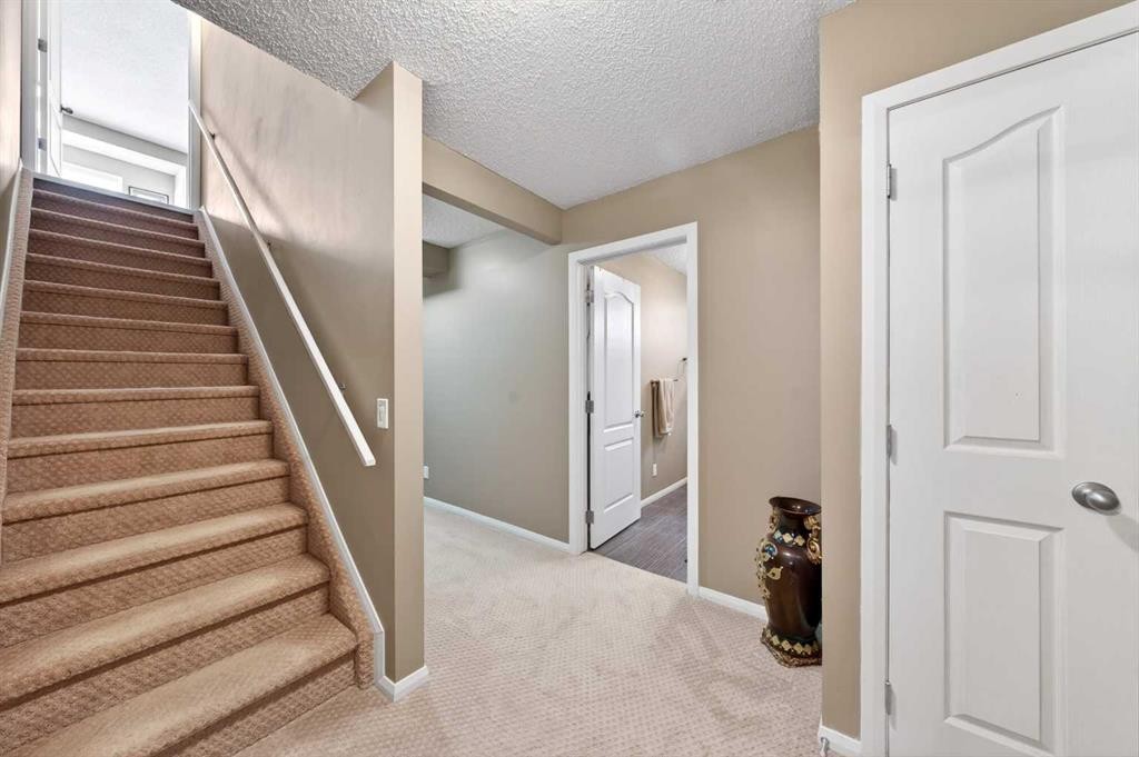 238 Royal Birch View Nw, Calgary, AB - Indoor Photo Showing Other Room