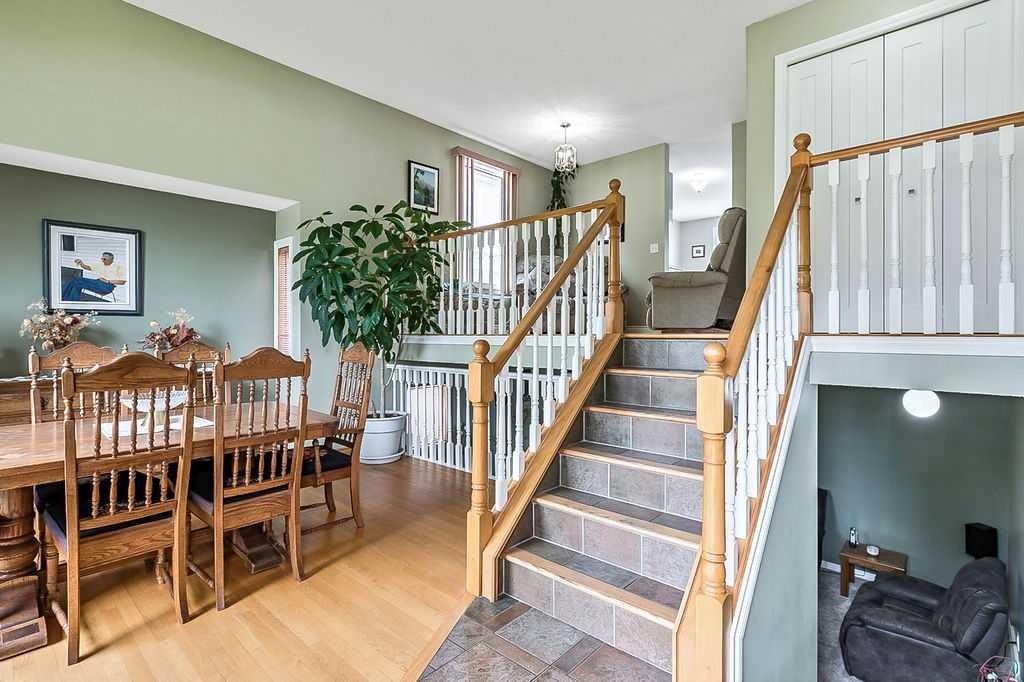 141 Shawfield Way Sw, Calgary, AB - Indoor
