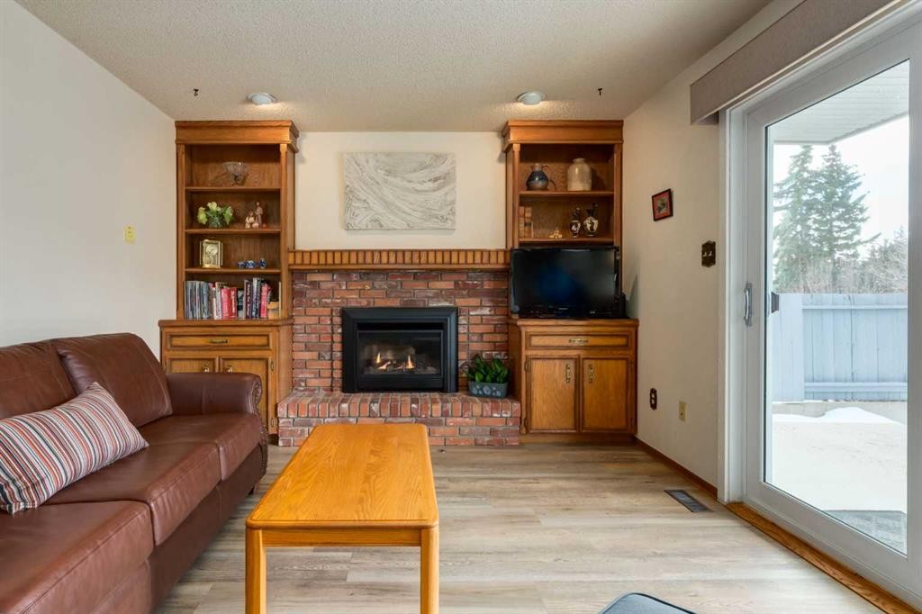 68 Silver Ridge Court Nw, Calgary, AB - Indoor Photo Showing Living Room With Fireplace