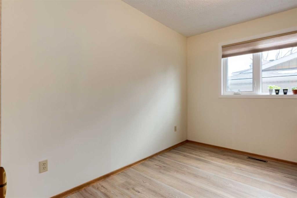 68 Silver Ridge Court Nw, Calgary, AB - Indoor Photo Showing Other Room