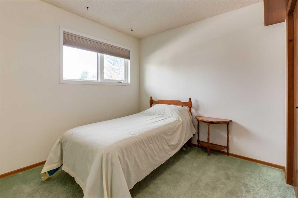 68 Silver Ridge Court Nw, Calgary, AB - Indoor Photo Showing Bedroom
