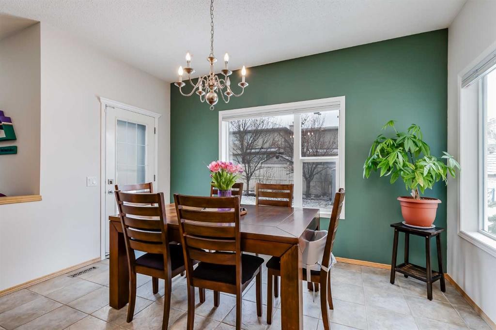 96 Chapala Square Se, Calgary, AB - Indoor Photo Showing Dining Room