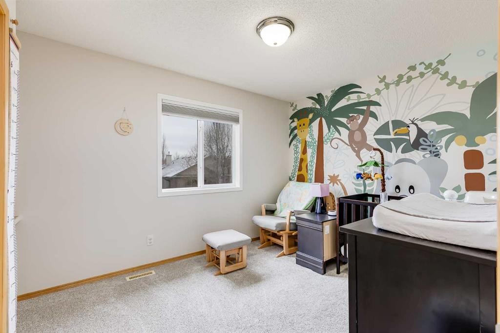 96 Chapala Square Se, Calgary, AB - Indoor Photo Showing Other Room