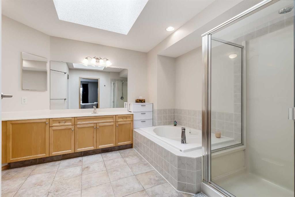 96 Chapala Square Se, Calgary, AB - Indoor Photo Showing Bathroom