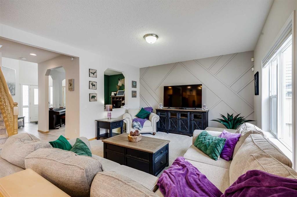 96 Chapala Square Se, Calgary, AB - Indoor Photo Showing Living Room