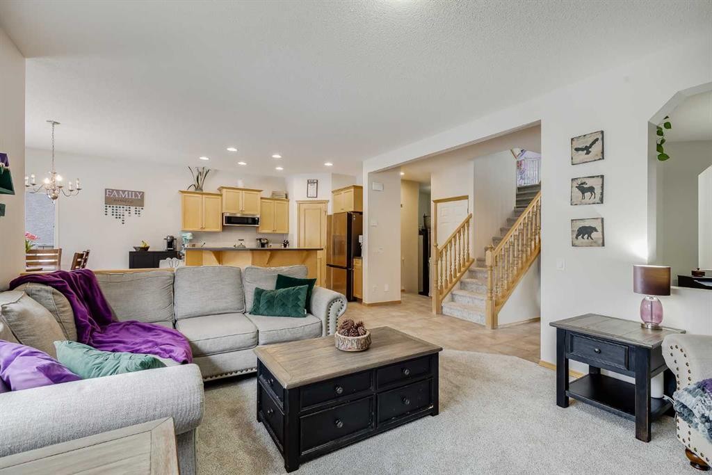 96 Chapala Square Se, Calgary, AB - Indoor Photo Showing Living Room