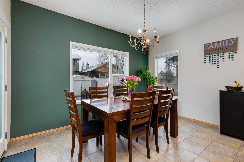 96 Chapala Square Se, Calgary, AB - Indoor Photo Showing Dining Room