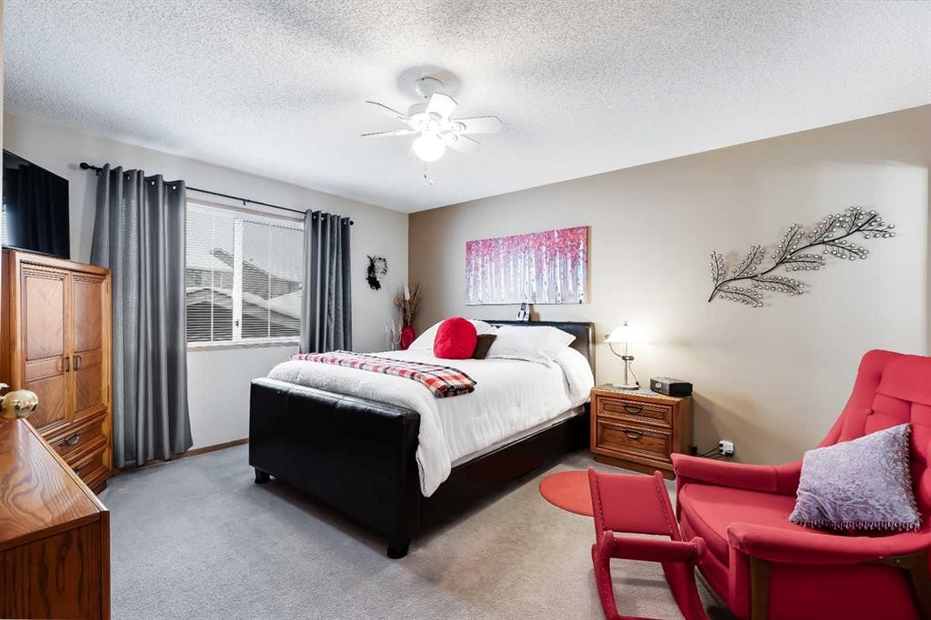 374 Martindale Boulevard Ne, Calgary, AB - Indoor Photo Showing Bedroom