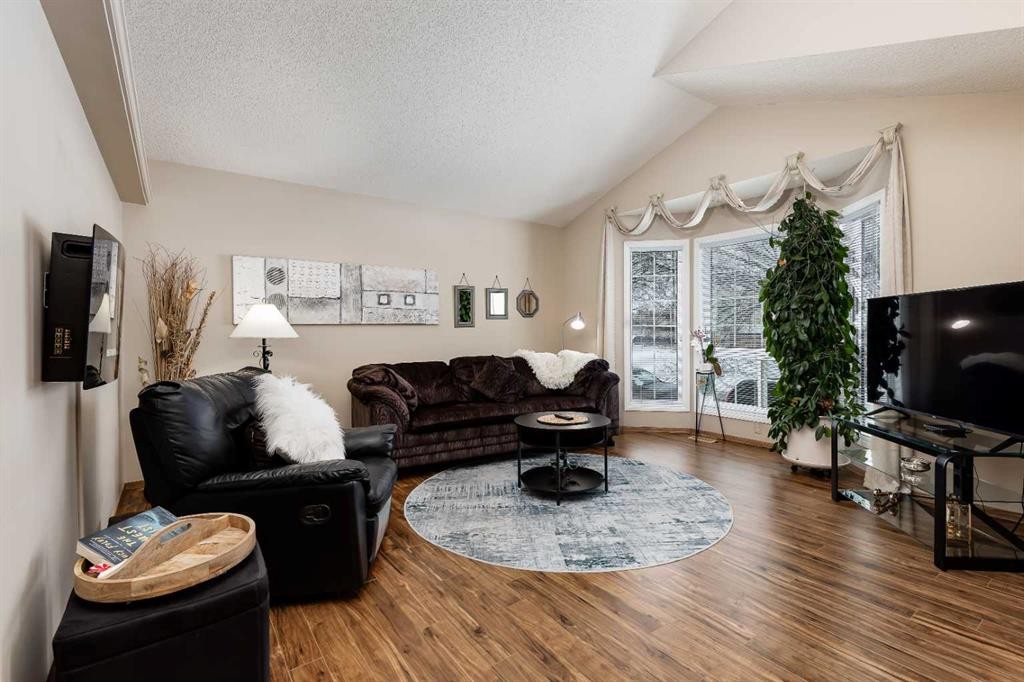 374 Martindale Boulevard Ne, Calgary, AB - Indoor Photo Showing Living Room