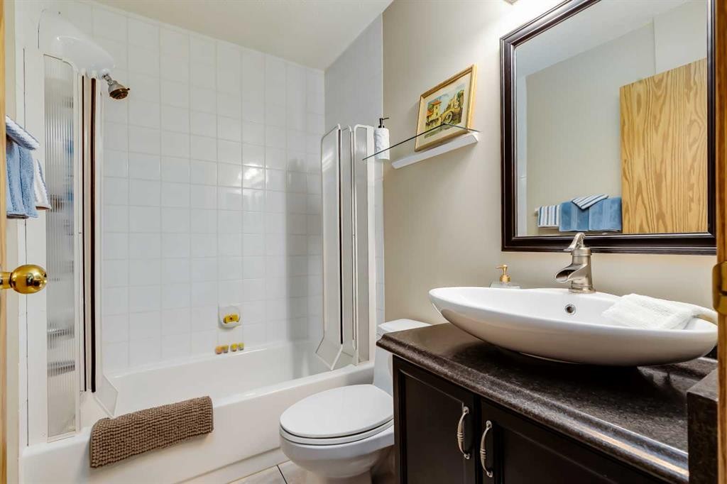 374 Martindale Boulevard Ne, Calgary, AB - Indoor Photo Showing Bathroom