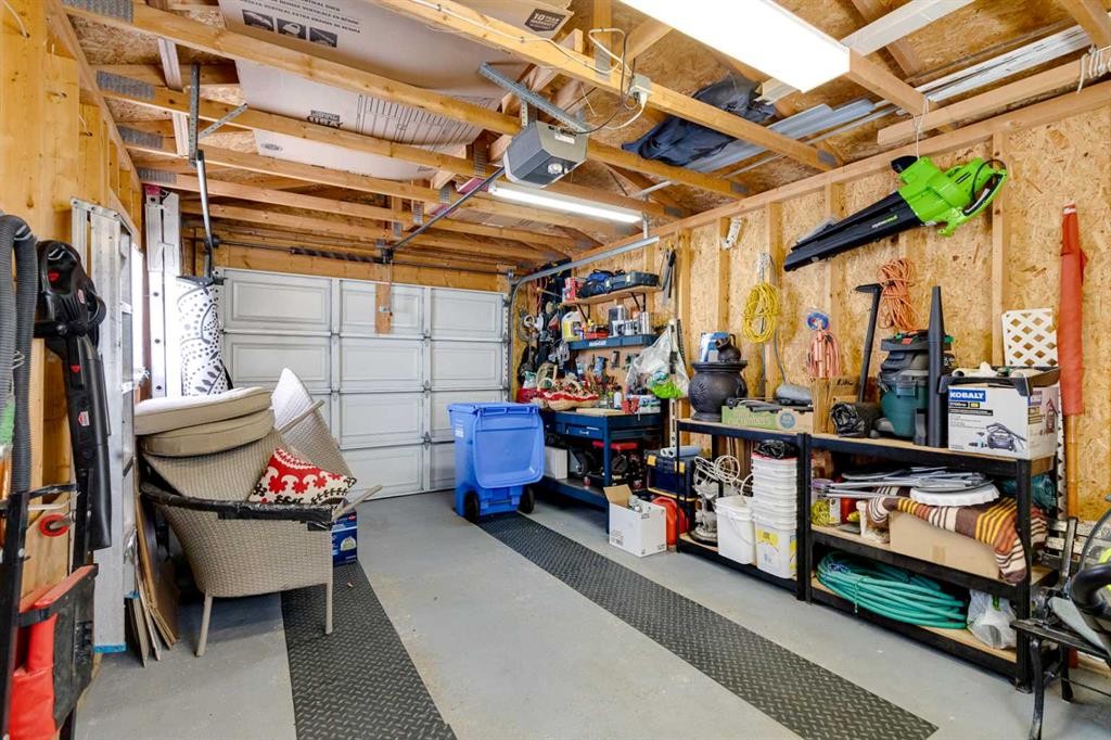 374 Martindale Boulevard Ne, Calgary, AB - Indoor Photo Showing Garage