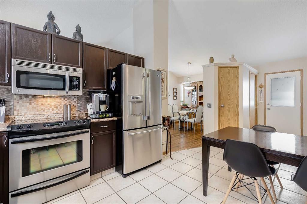 374 Martindale Boulevard Ne, Calgary, AB - Indoor Photo Showing Kitchen