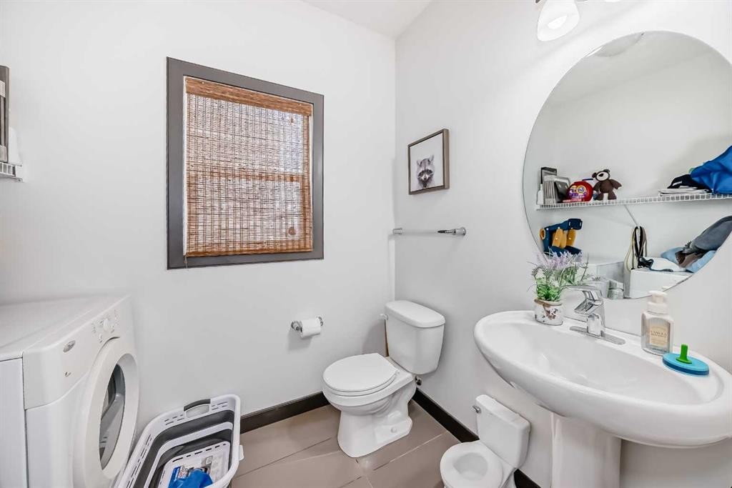 17 Redstone Common Ne, Calgary, AB - Indoor Photo Showing Bathroom