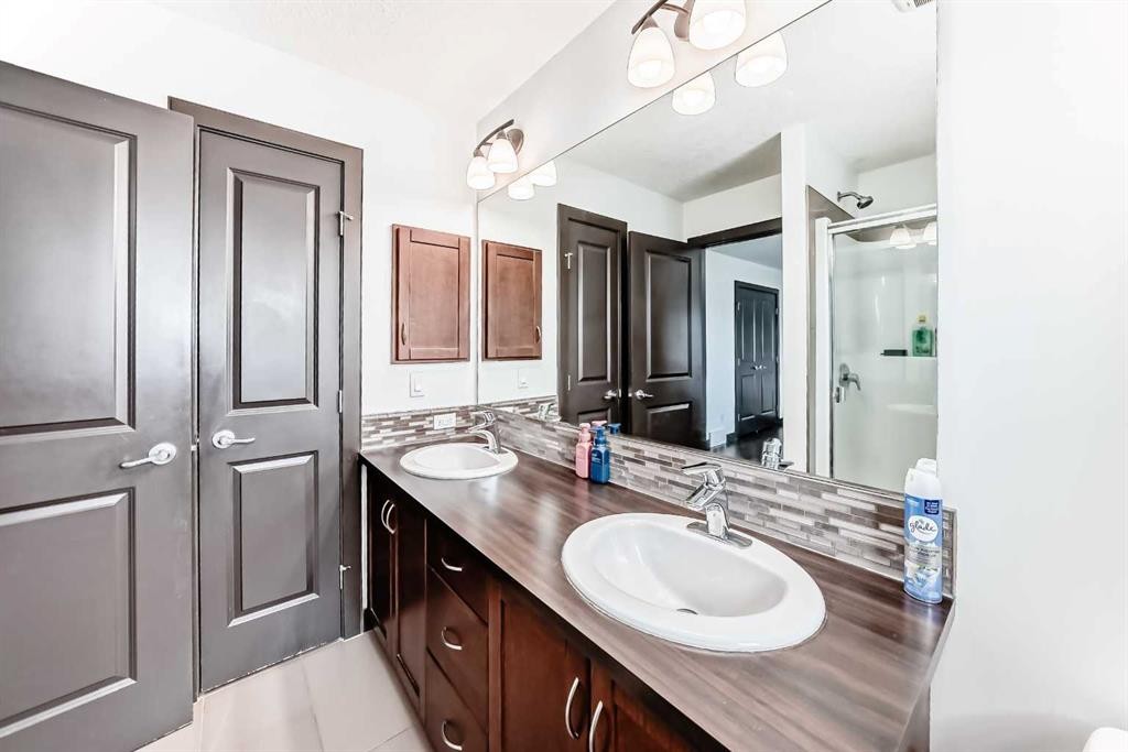17 Redstone Common Ne, Calgary, AB - Indoor Photo Showing Bathroom