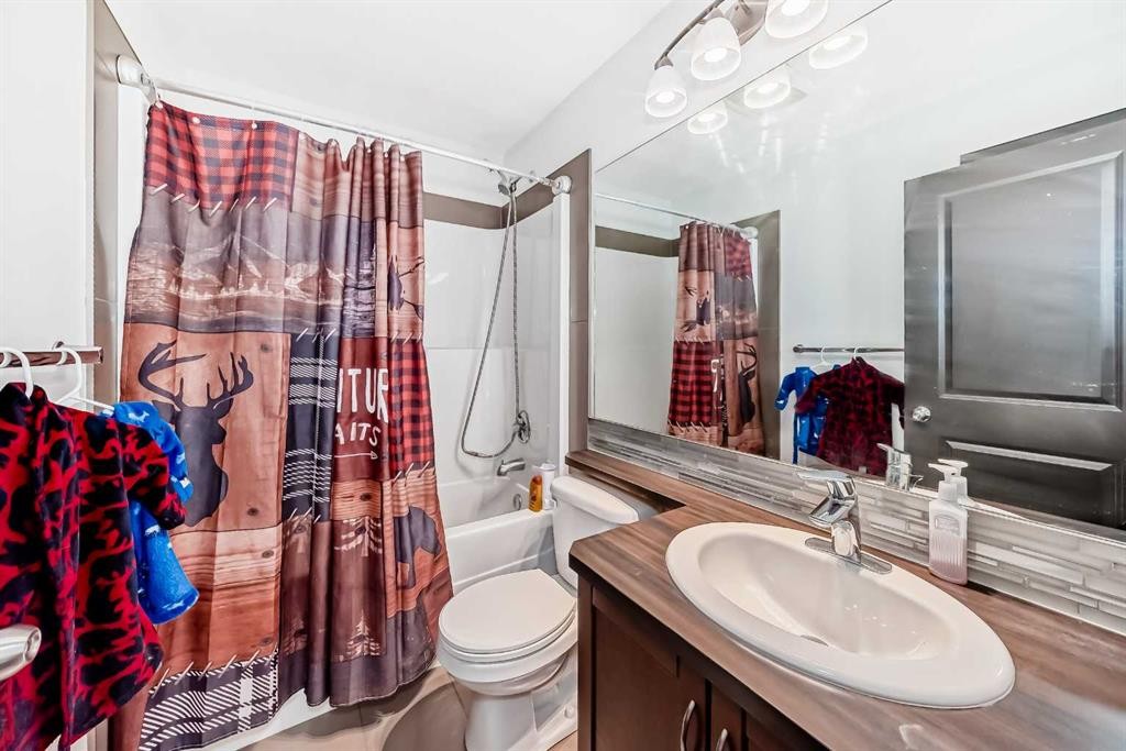 17 Redstone Common Ne, Calgary, AB - Indoor Photo Showing Bathroom